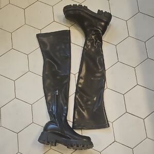 Sleek Black Over-the-Knee Boots